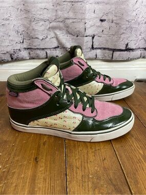 Punkrose Womens size 8.5 green and floral high top sneakers